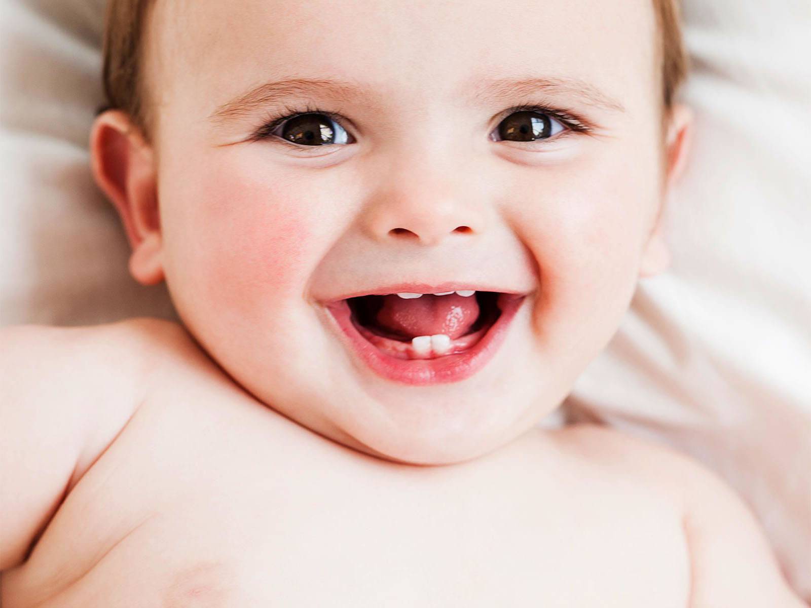 کاهش پوسیدگی و مشکلات رویشی دندان با تغذیه شیر مادر